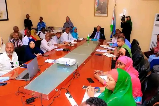 عمدة جيبوتي يُطلق مبادرة"صفر نفايات" في العاصمة